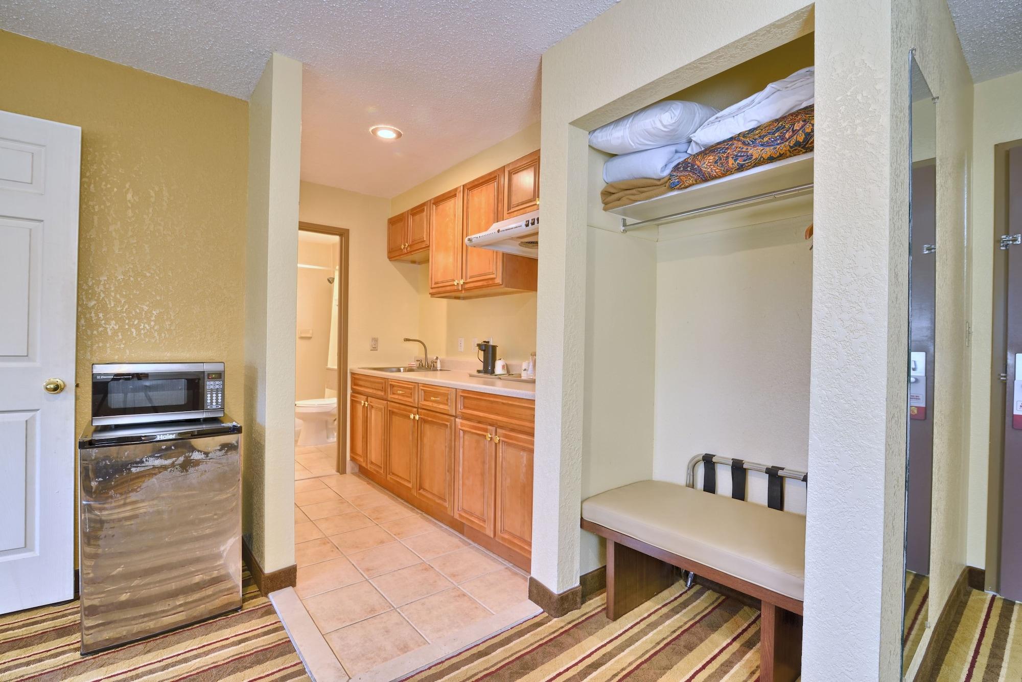 Hotel Super 8 By Wyndham Latham - Albany Airport Esterno foto