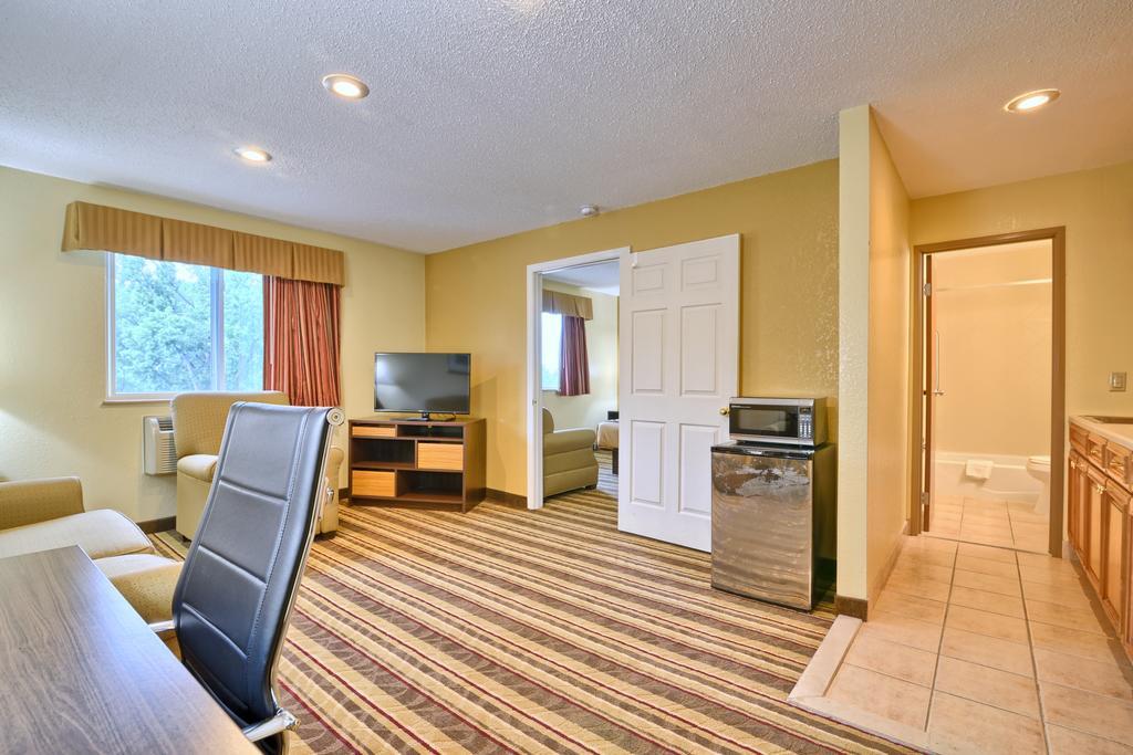 Hotel Super 8 By Wyndham Latham - Albany Airport Esterno foto
